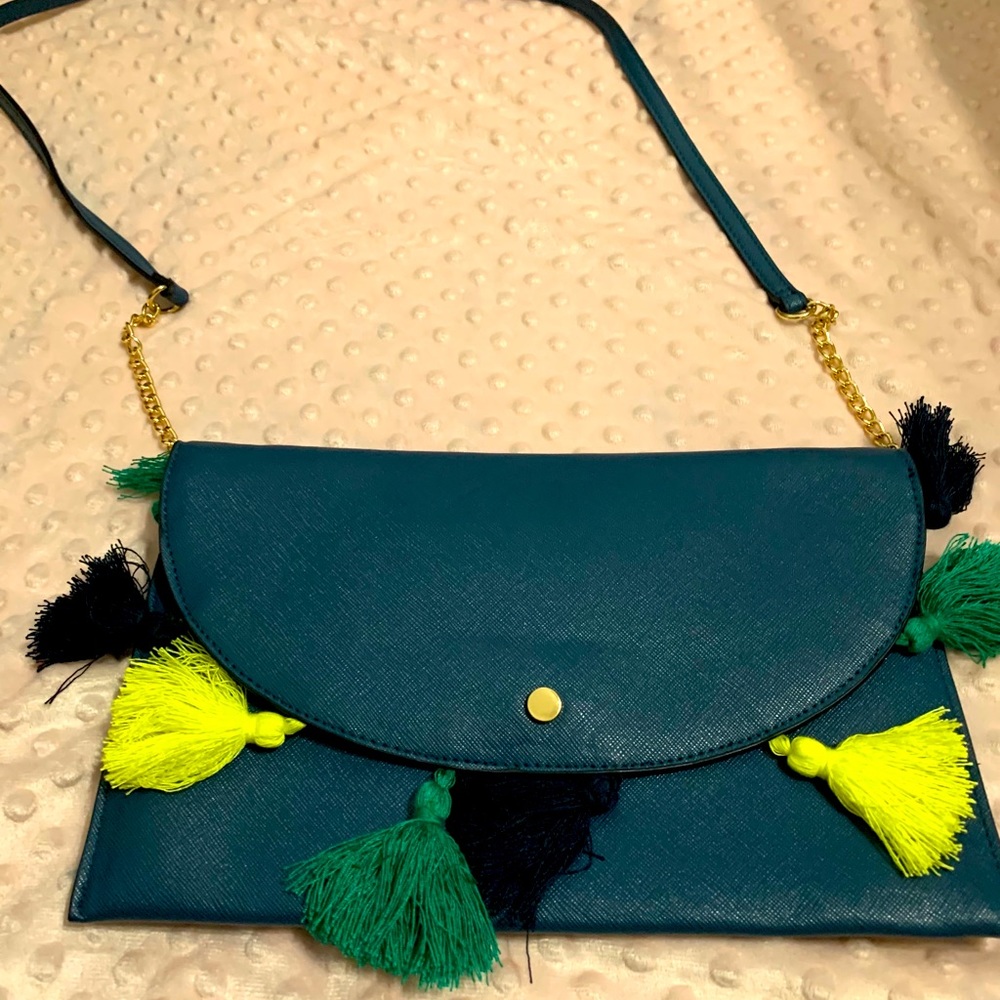 A clutch/crossbody purse